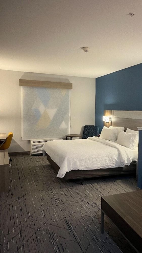 Standard Room, 1 King Bed (Extra Floor Space)