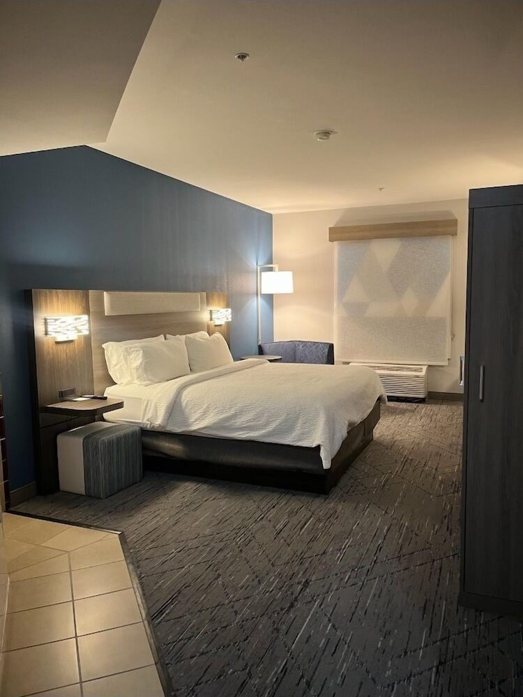 Suite, 1 King Bed, Jetted Tub