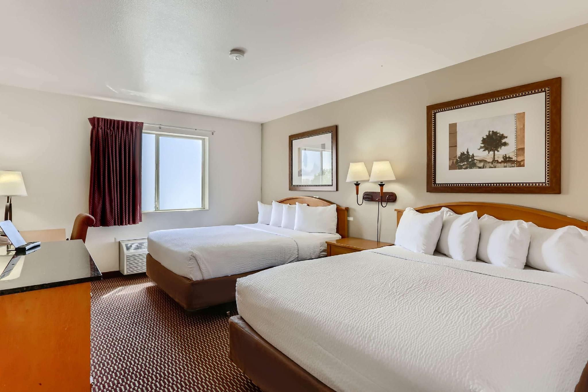 2 Queen Beds, Suite, Non-Smoking