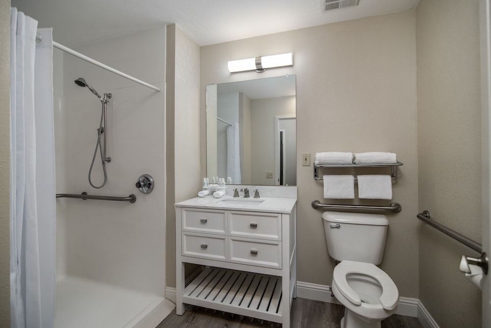 HillSide Inn Standard 1 King Bed, Handicap Accessible (No Pets) 5