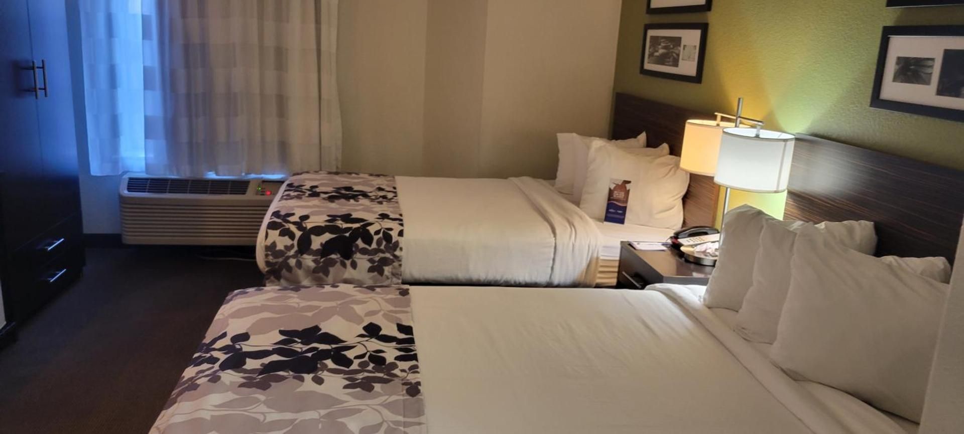 2 Double Beds Non-Smoking