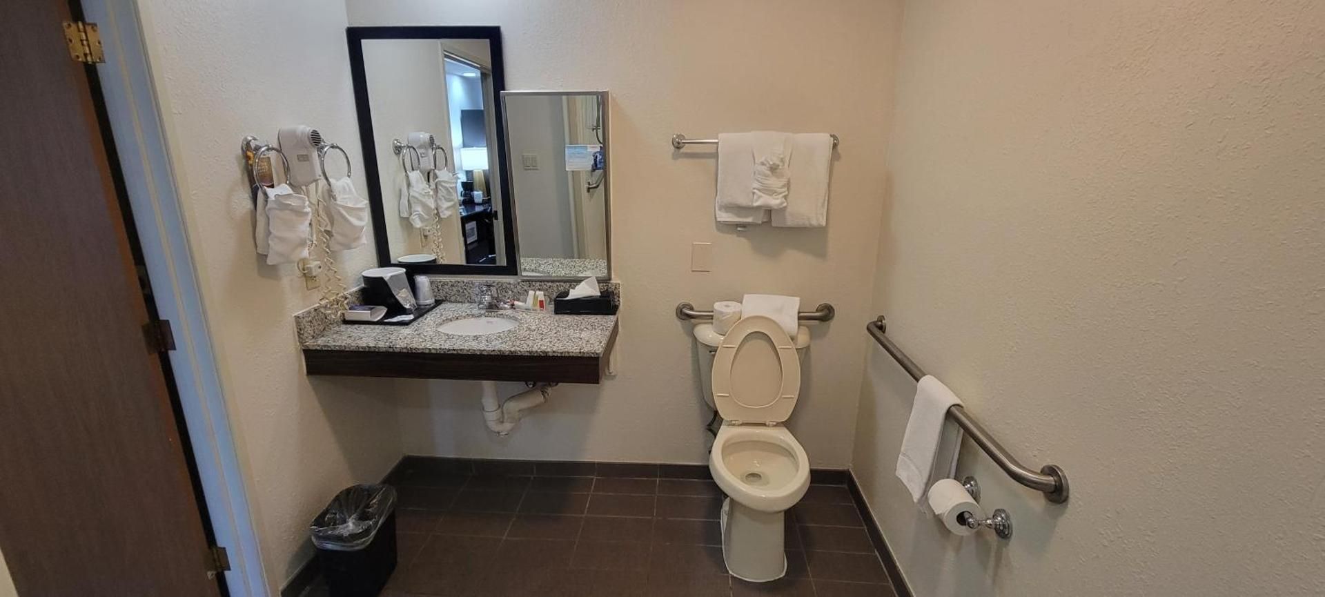 1 Queen Bed Accessible Non-Smoking