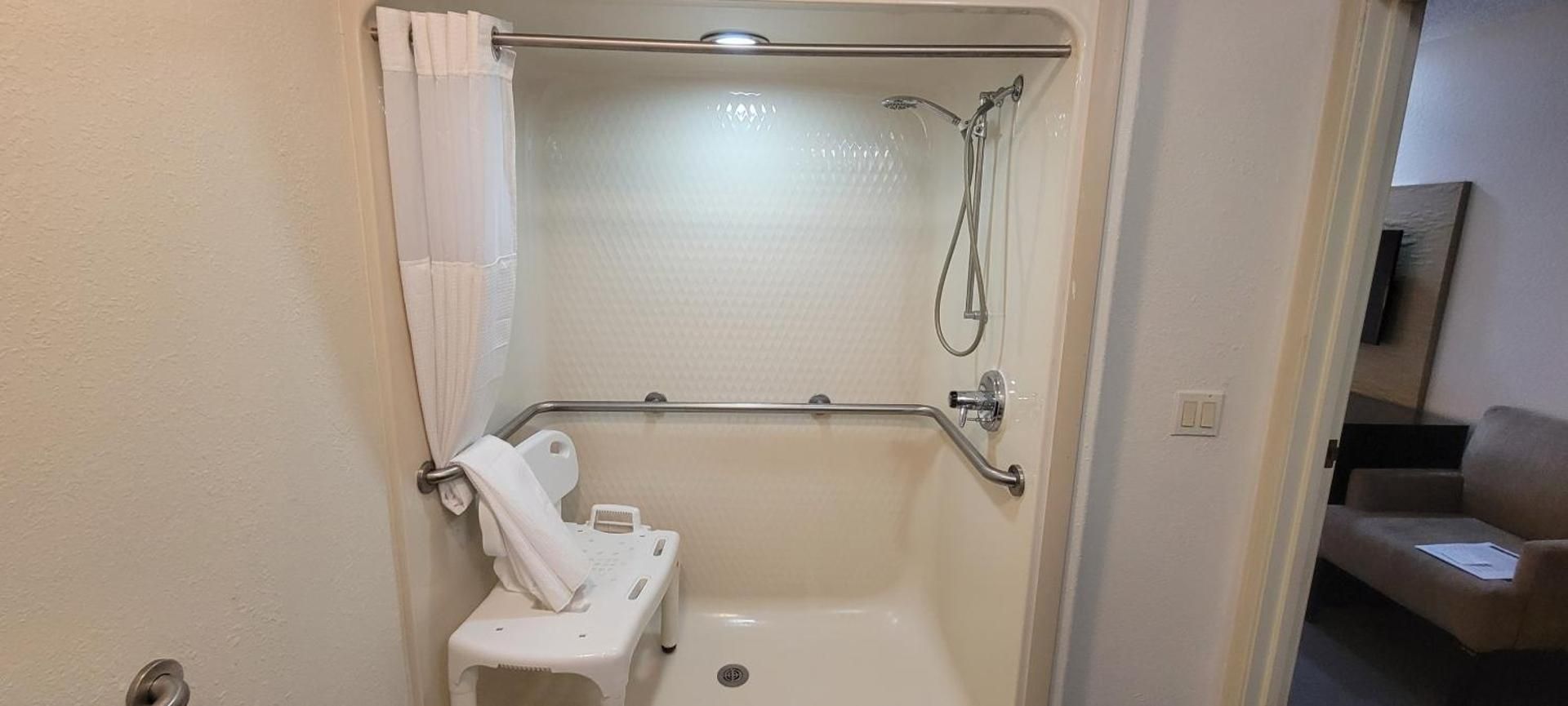 1 Queen Bed Accessible Non-Smoking