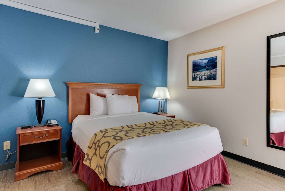 Suite, Multiple Beds, Non Smoking (One-Bedroom)