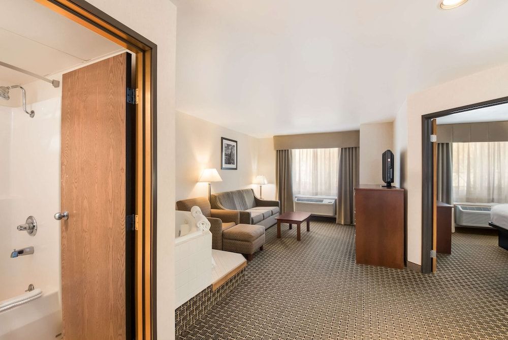 Suite, 1 King Bed with Sofa bed, Non Smoking