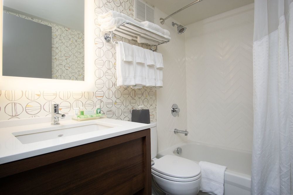 Room, 1 Queen Bed, Accessible, Non Smoking (Transfer Shower)