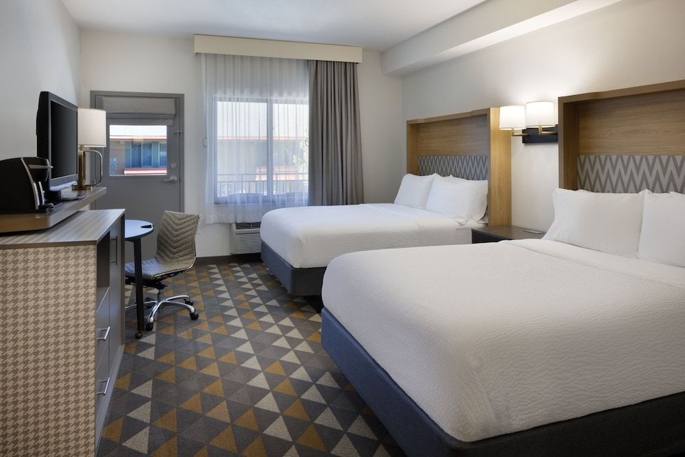 Room, 2 Queen Beds, Accessible (Roll-In Shower)