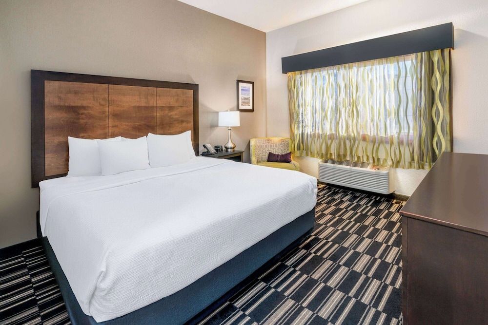 Room, 1 King Bed with Sofa bed, Non Smoking