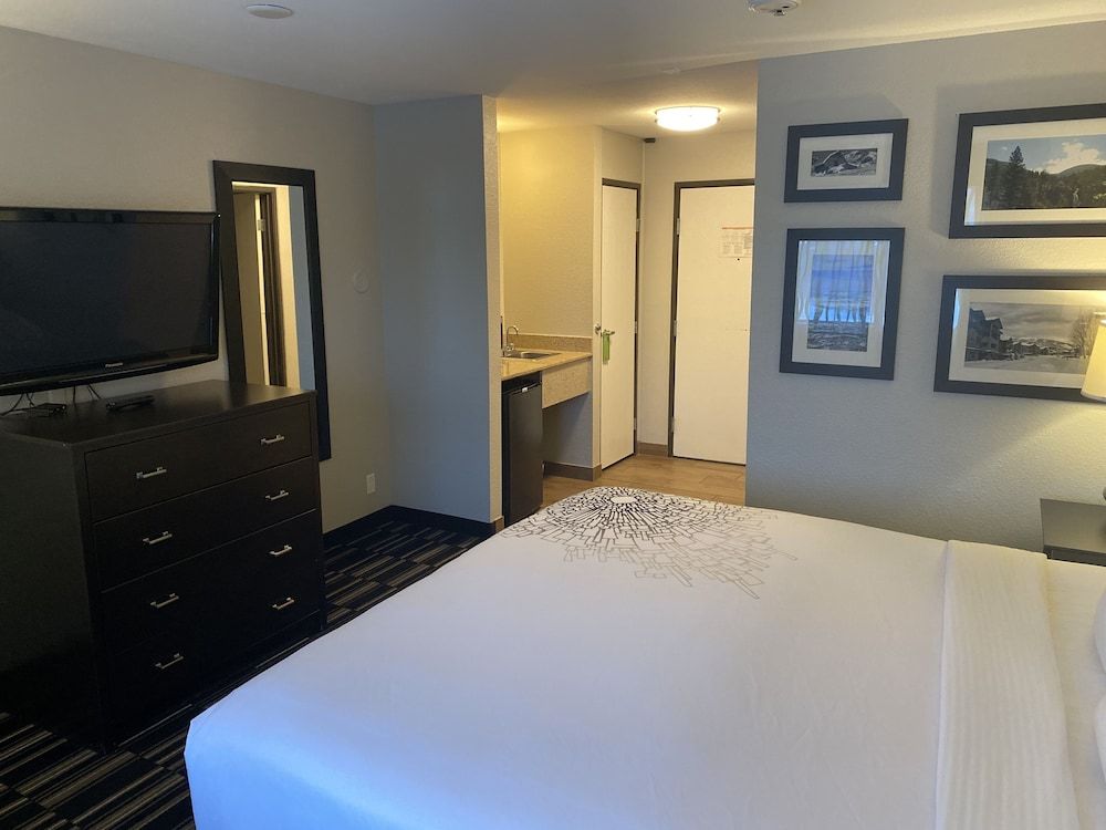 Room, 1 King Bed, Non Smoking
