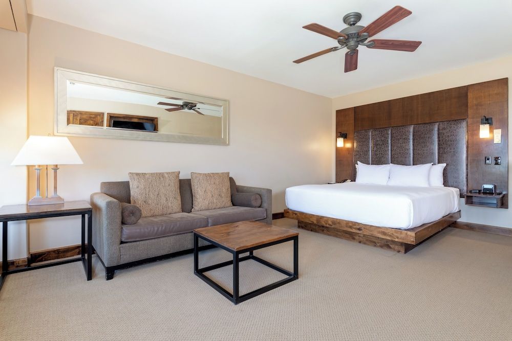 The Peaks Resort and Spa Room, 1 King Bed (Alpine Vista) 2