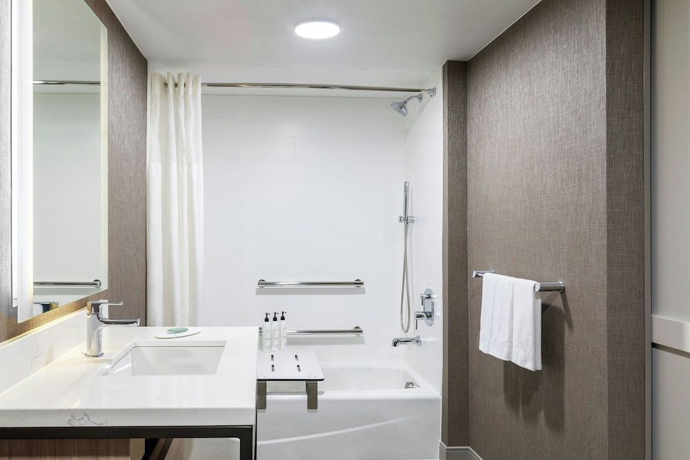 Suite, Multiple Beds (Hearing Accessible)
