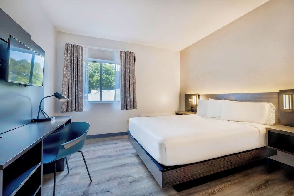 Standard Room, 1 King Bed, Non Smoking