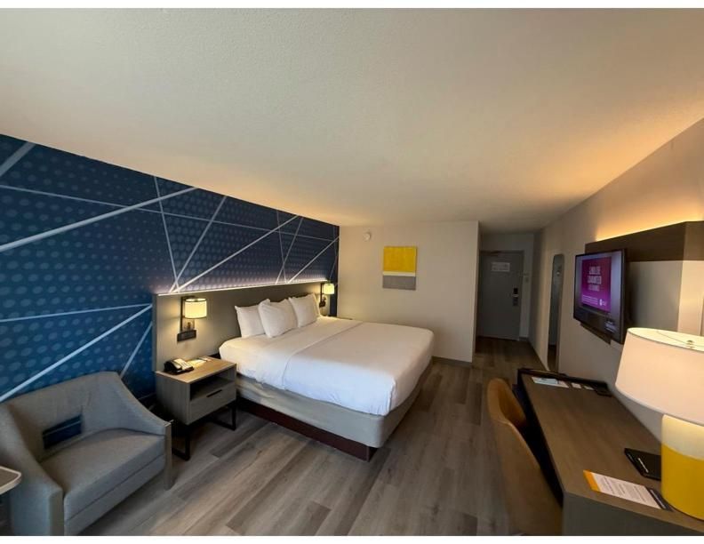 1 King Bed, Nonsmoking