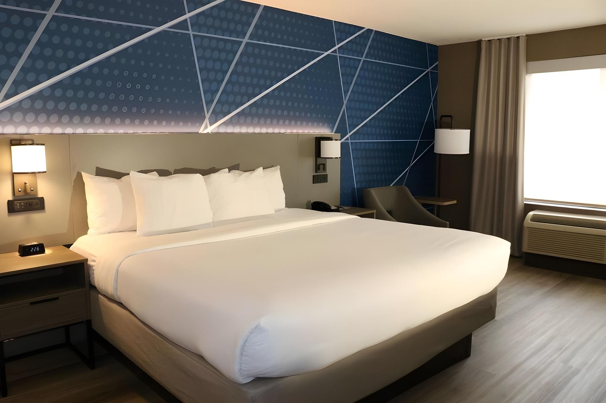 1 King Bed, Nonsmoking