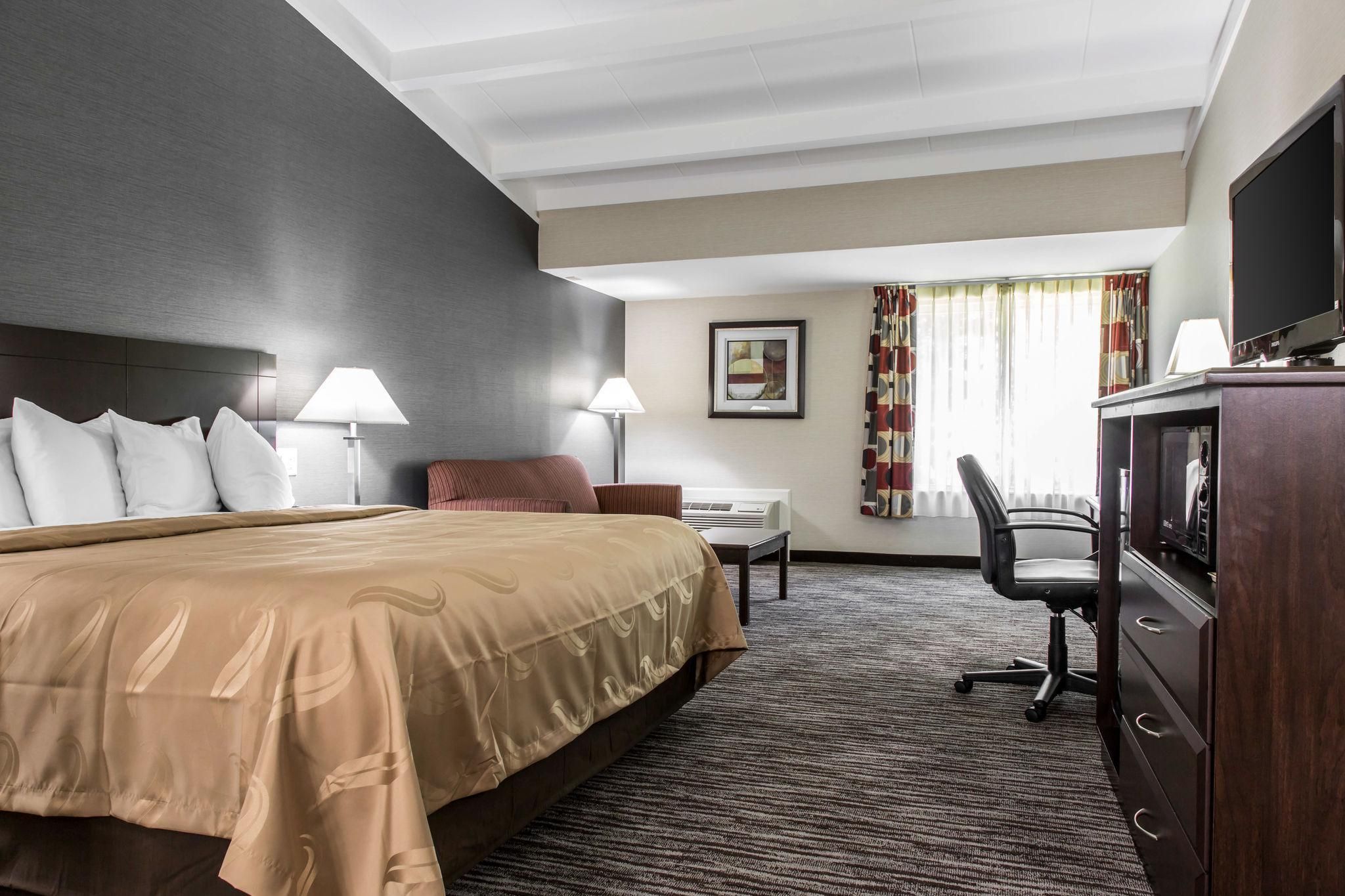 1 King Bed, Suite, Nonsmoking