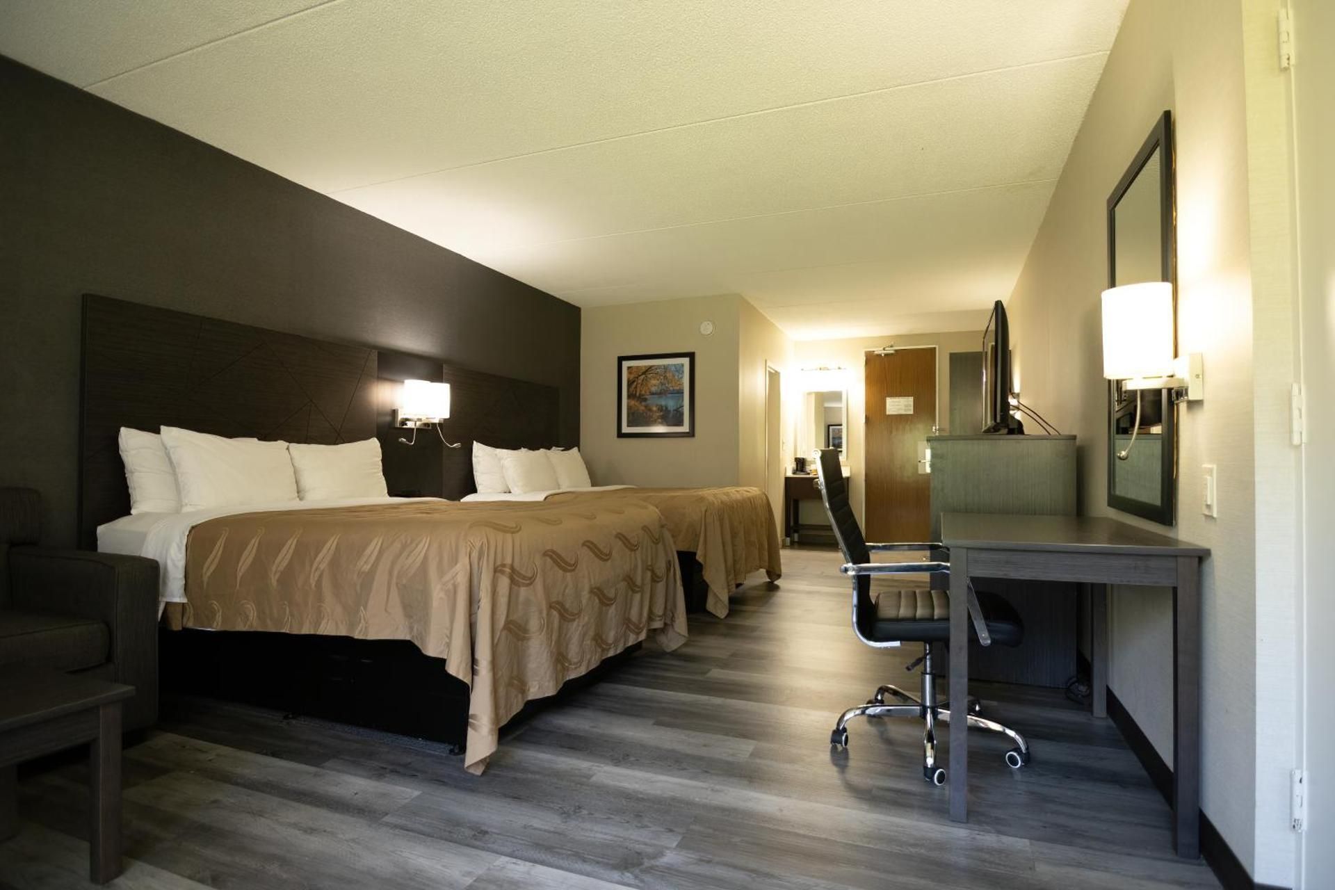 2 Queen Beds, Suite, Nonsmoking
