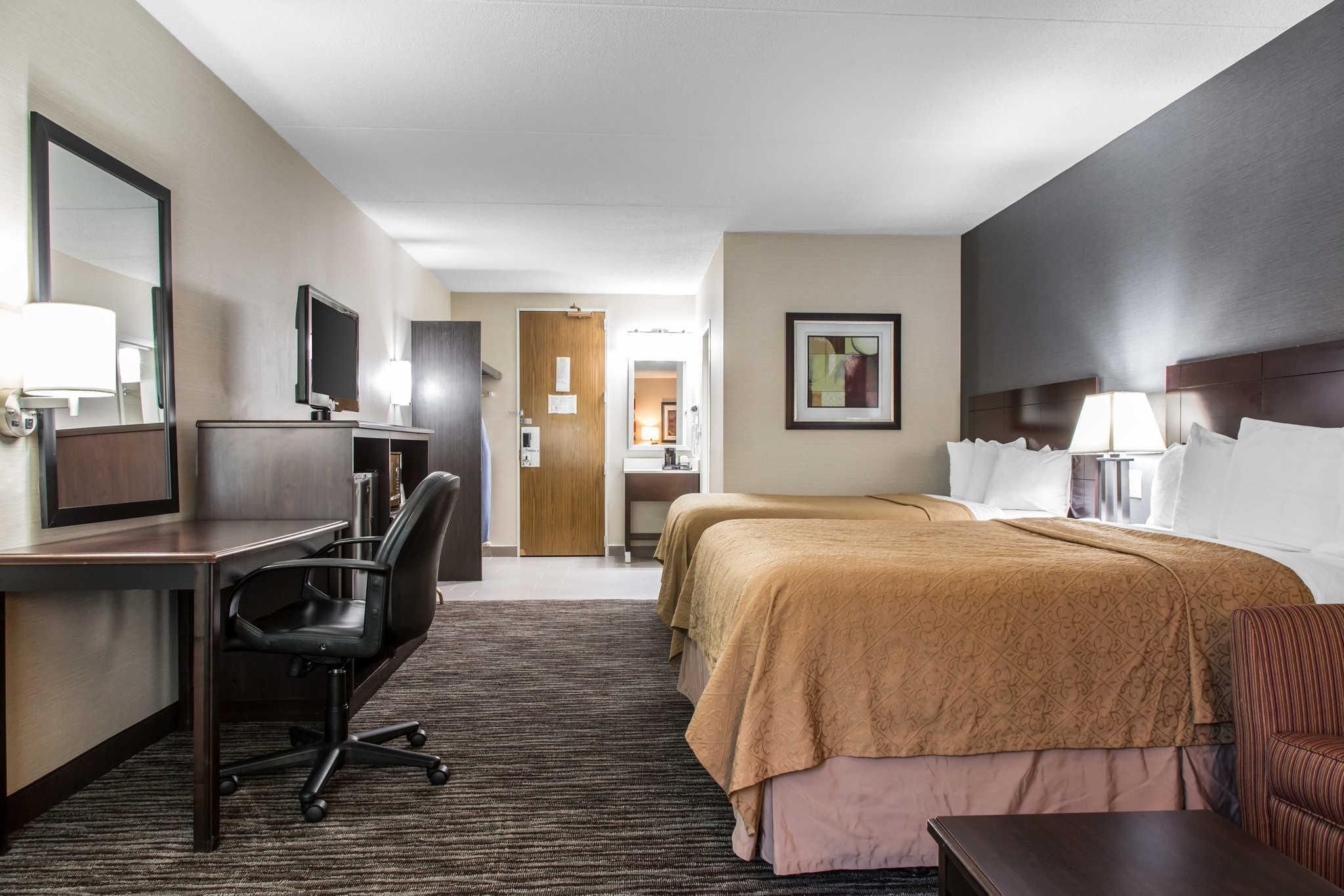 2 Queen Beds, Suite, Nonsmoking