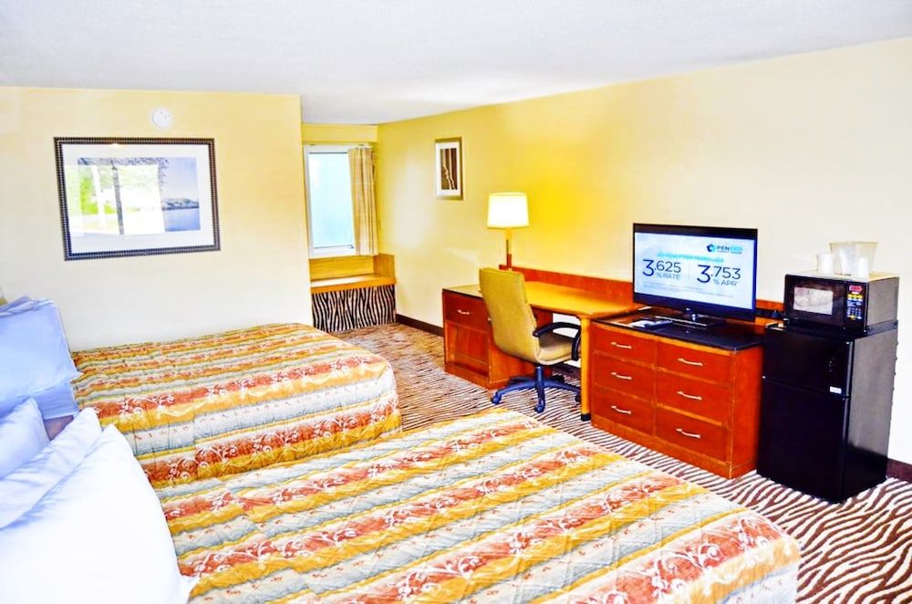 Deluxe Room with Two Double Beds - Non-Smoking