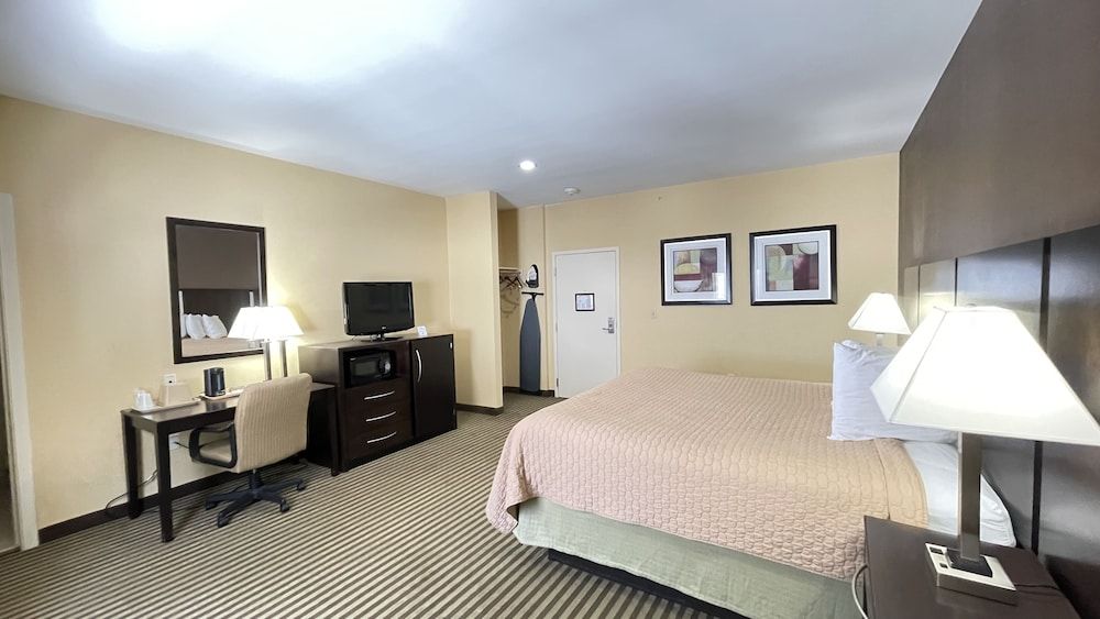 Whitney Inn & Suites Comfort Room, 1 King Bed, Non Smoking 2