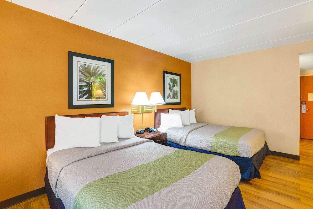 Motel 6 Milford, CT Standard Room, 2 Double Beds, Non Smoking 3