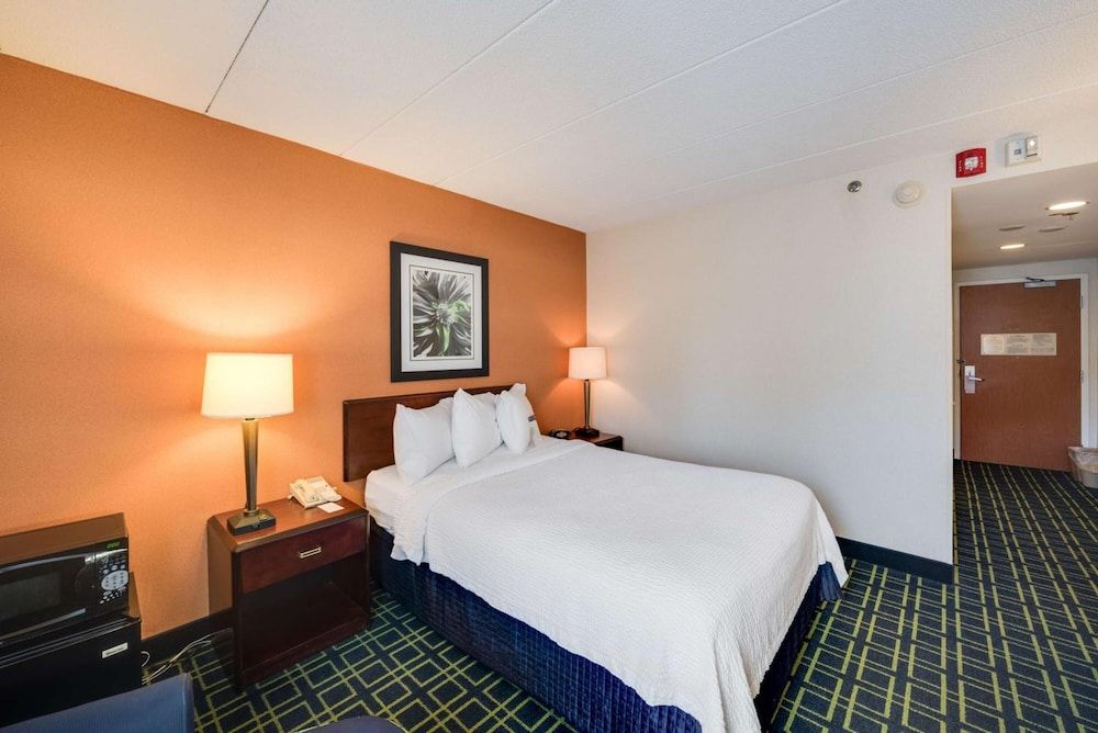 Motel 6 Milford, CT Standard Room, 1 King Bed, Non Smoking 2