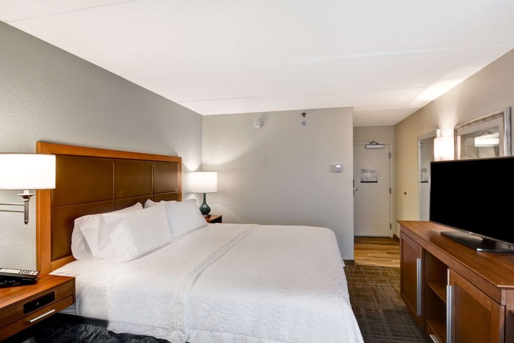 Room, 1 King Bed, Accessible (Hearing)