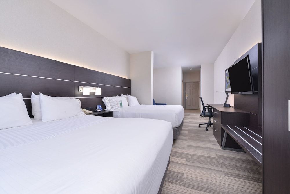 Room, Multiple Beds