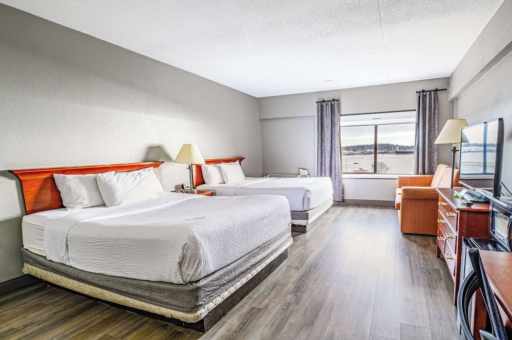 Deluxe Suite, 2 Queen Beds, Non Smoking