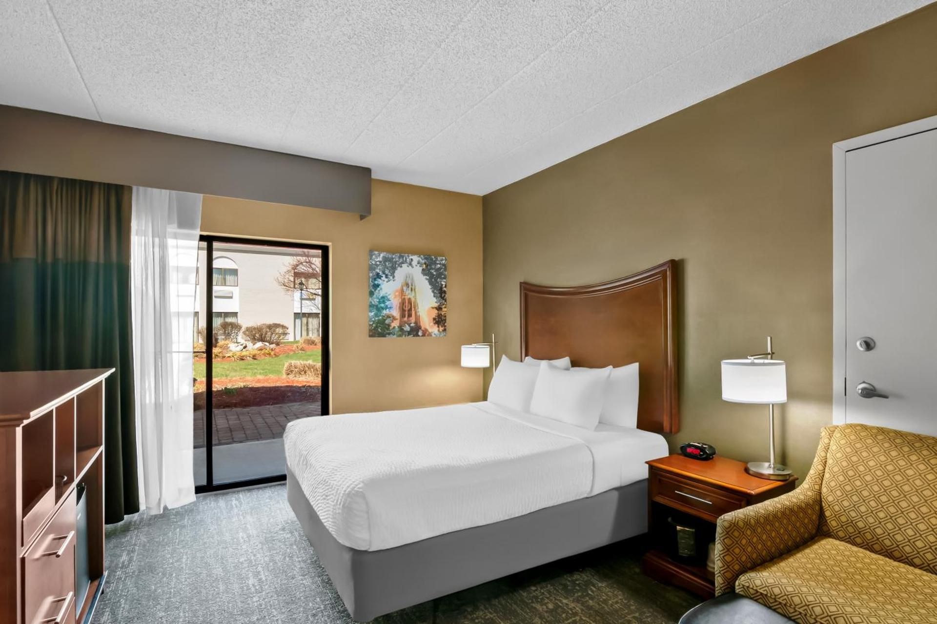 1 Queen Bed, Nonsmoking, Accessible