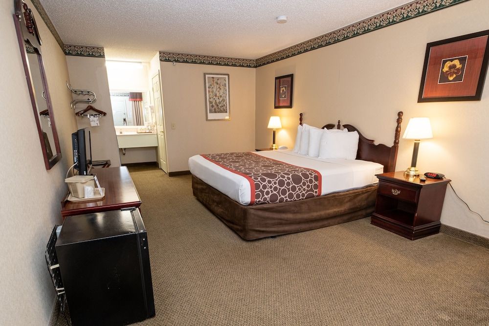 Suite, 1 King Bed, Non Smoking, Jetted Tub