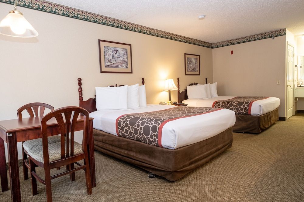 Hilltop Inn and Suites, near Foxwoods Casino Standard Room, 2 Queen Beds, Non Smoking 4