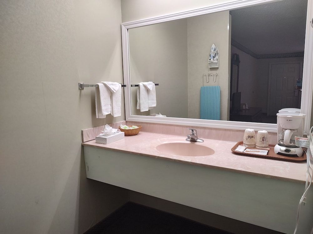 Hilltop Inn and Suites, near Foxwoods Casino Standard Room, 2 Queen Beds, Non Smoking 5