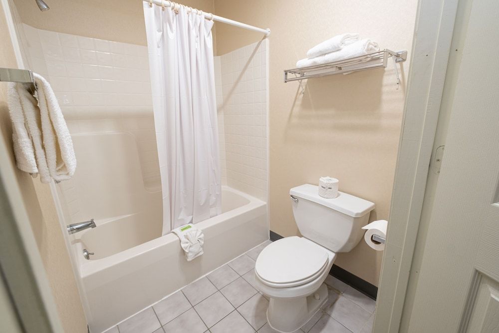 Hilltop Inn and Suites, near Foxwoods Casino Standard Room, 2 Queen Beds, Non Smoking 6