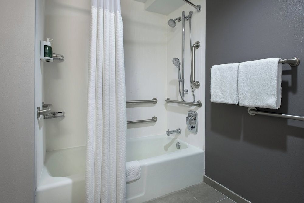 undefined Courtyard by Marriott Norwalk 4