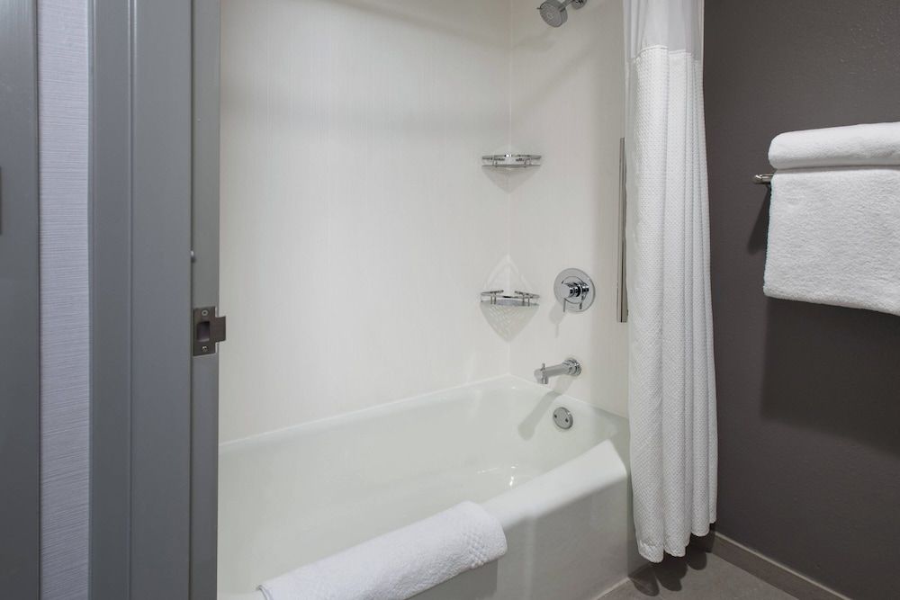 undefined Courtyard by Marriott Norwalk 7