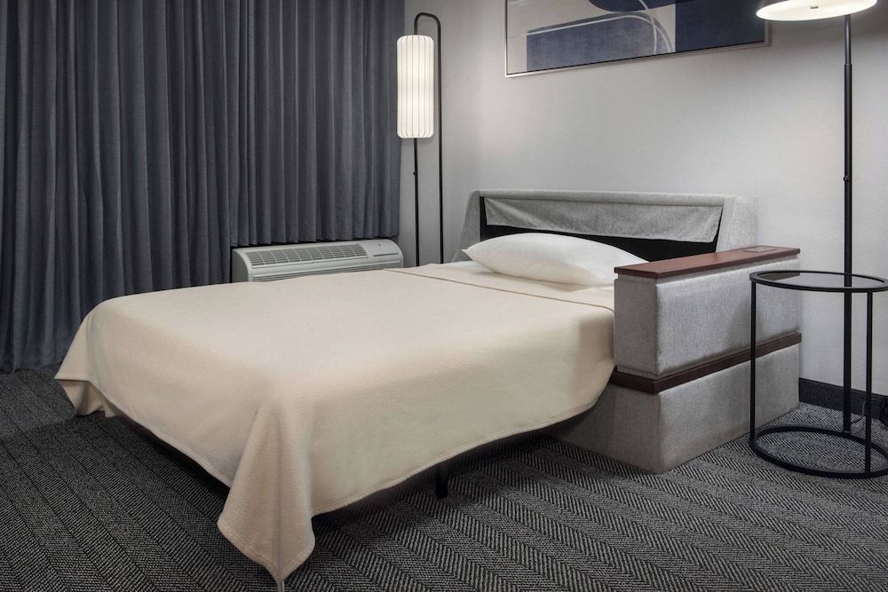Courtyard by Marriott Norwalk Room, 1 King Bed with Sofa bed (Hearing Accessible)