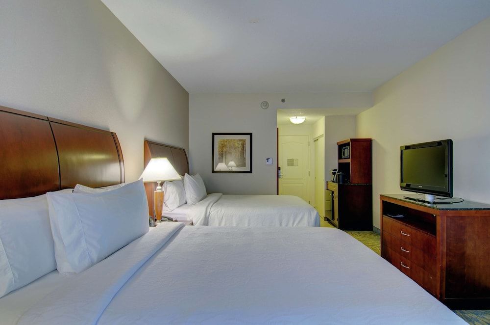 undefined Hilton Garden Inn Norwalk 10
