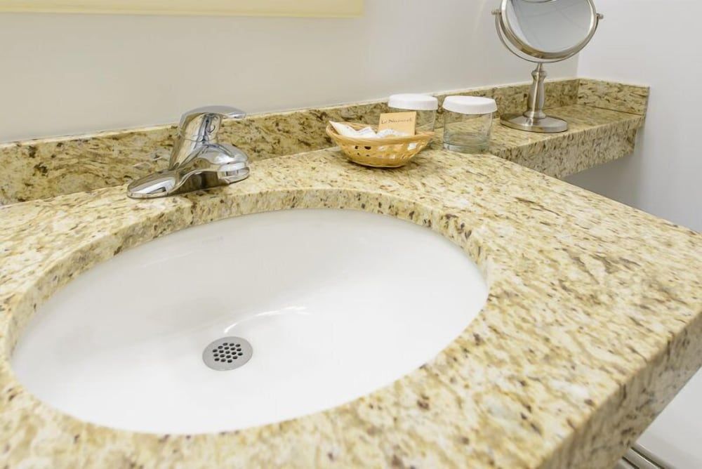 Norwalk Inn & Conference Center Standard Room, 1 King Bed, Refrigerator 8