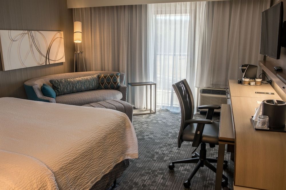 Room, 1 King Bed, Non Smoking (Hearing Accessible)
