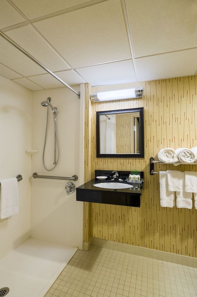 Standard Room, 1 Queen Bed, Accessible (Roll-In Shower)