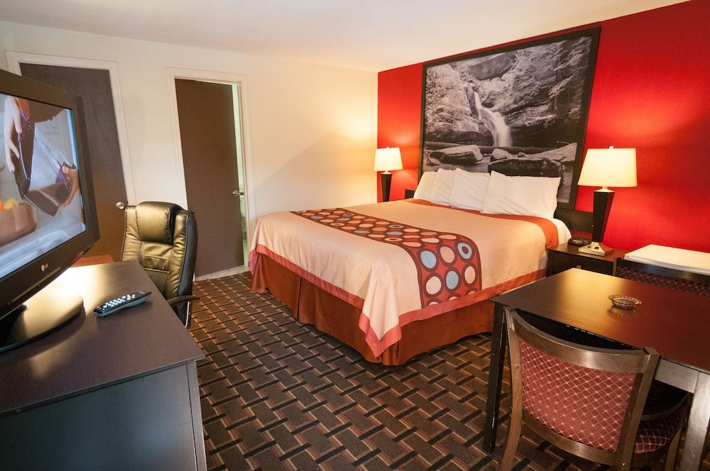 Room, 1 King Bed, Accessible, Non Smoking (Mobility)