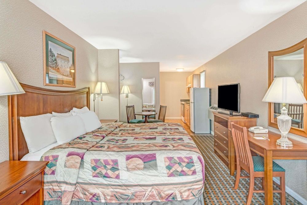Room, 1 Double Bed, Refrigerator & Microwave