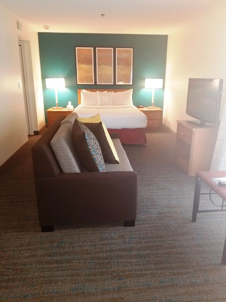 Studio, 1 Queen Bed with Sofa bed, Non Smoking (Mobility/Hearing Access, Roll-In Shwr)