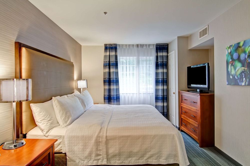 Executive Suite, 1 King Bed with Sofa bed, Non Smoking