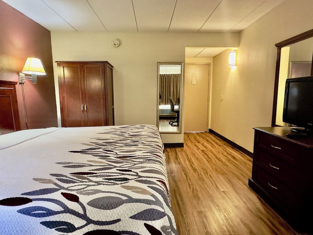 Deluxe Room, 1 King Bed, Accessible, Non Smoking