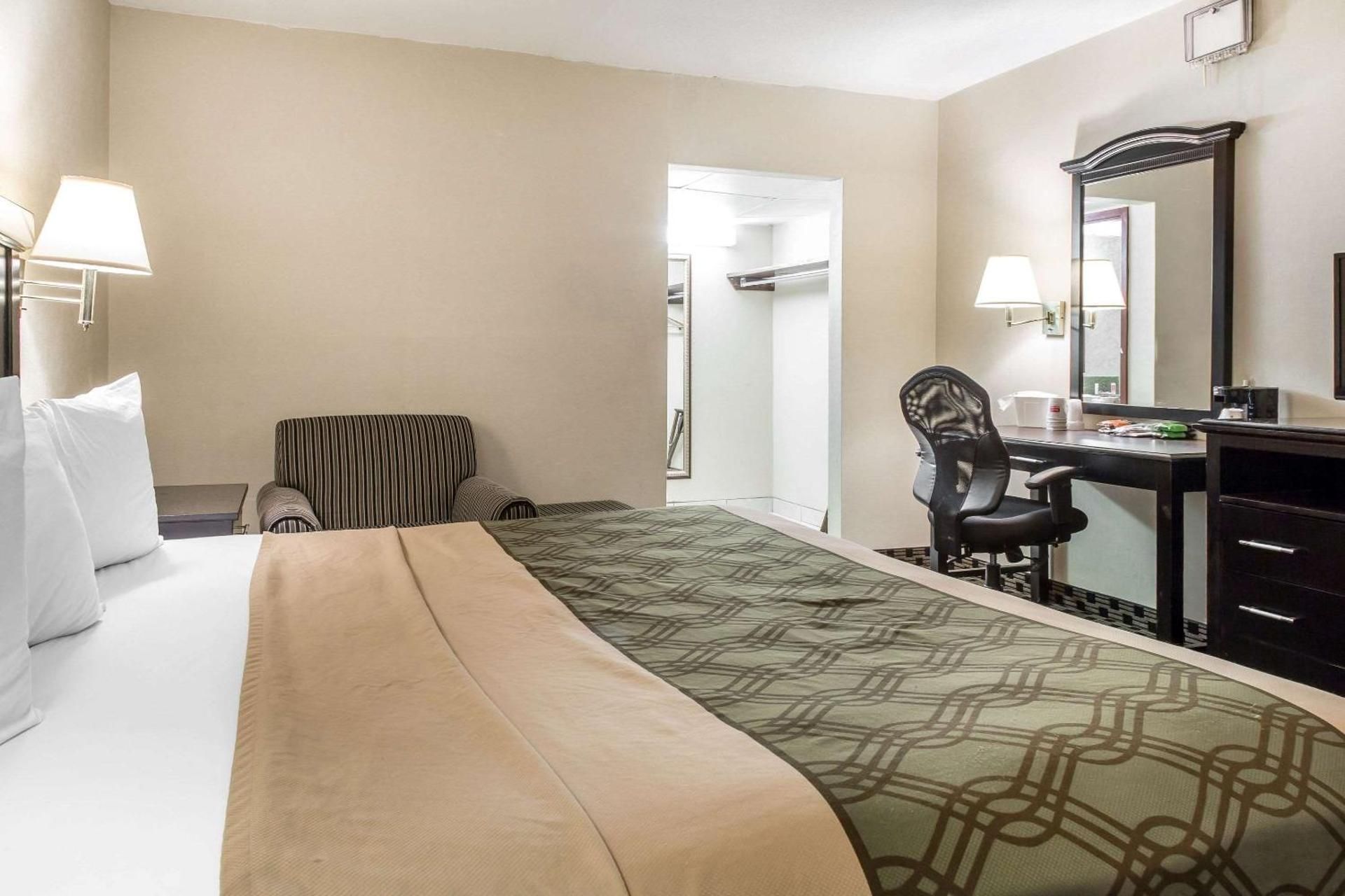 1 King Bed Nonsmoking