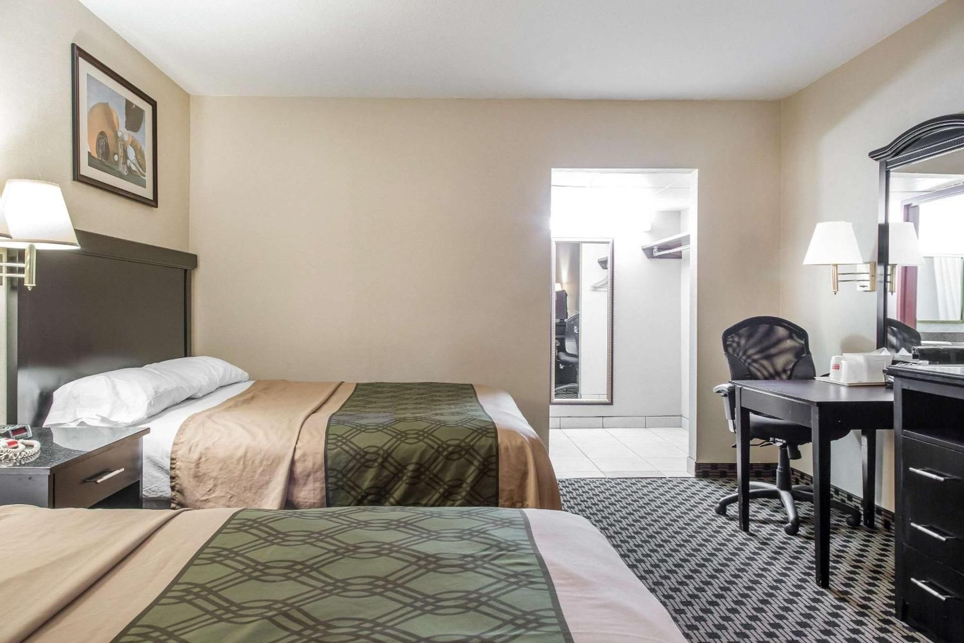 2 Queen Beds Nonsmoking