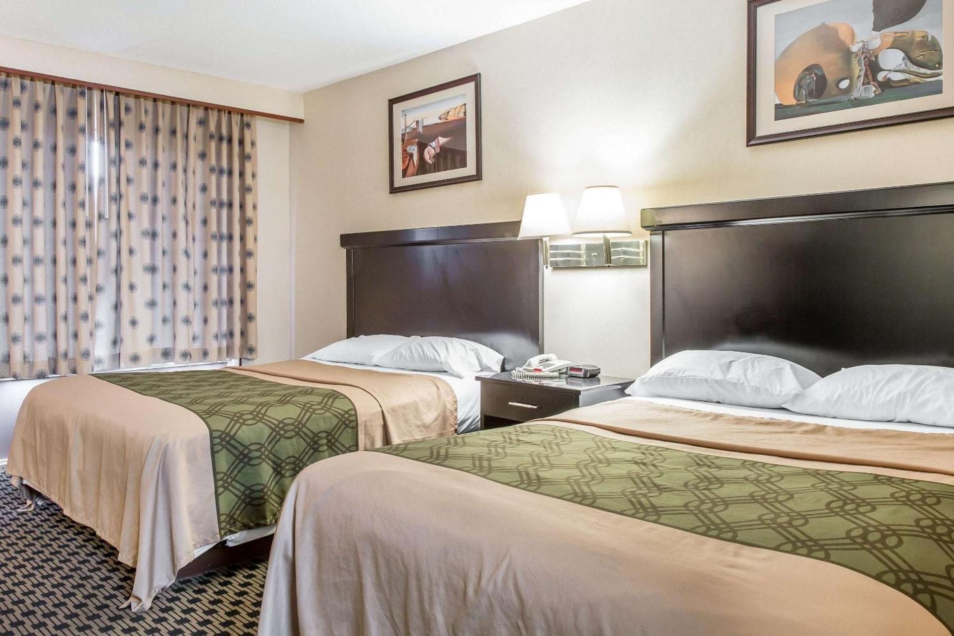 2 Queen Beds Nonsmoking