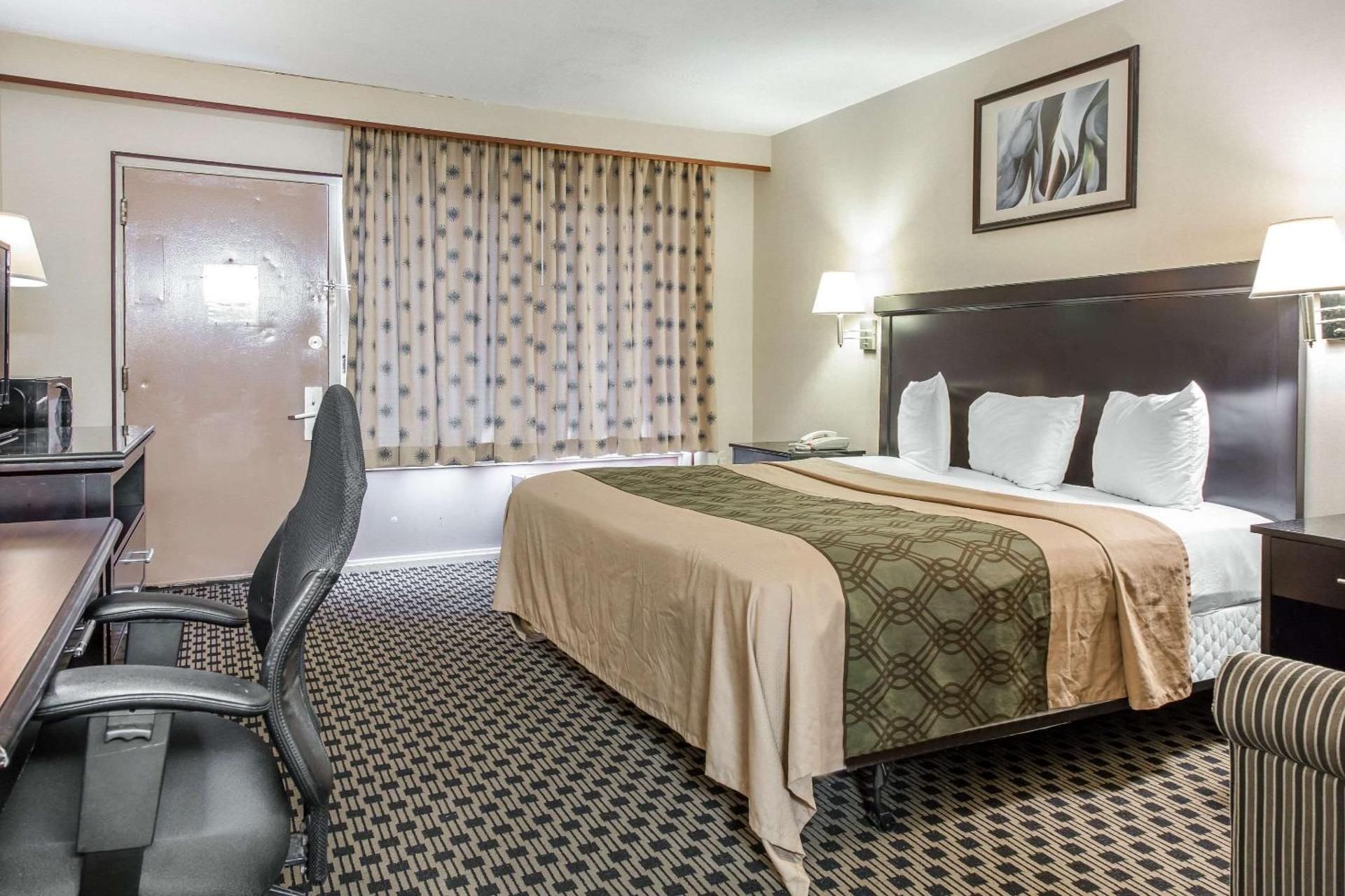 1 King Bed Nonsmoking