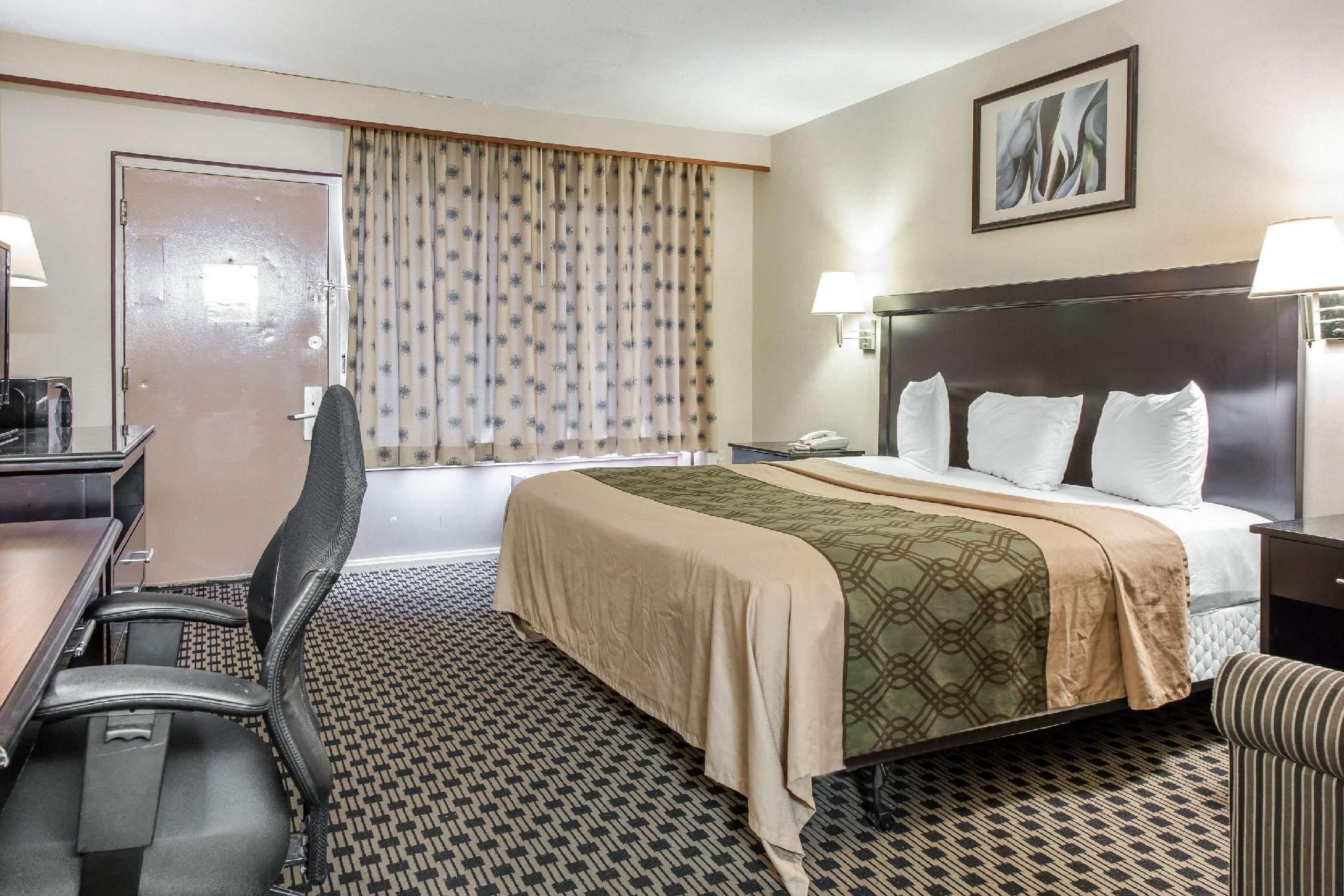 1 King Bed, Nonsmoking